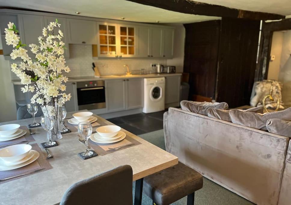 The Old Post Office, Cosy Grade II Listed 2 Bed Apartment Windermere Esterno foto